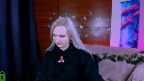 Snapshot of madam_ulis chatting on December 19, 2:57 pm Ulis online show from December 19, 2:57 pm