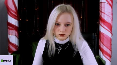 Snapshot of madam_ulis chatting on December 26, 10:37 am Ulis online show from December 26, 10:37 am