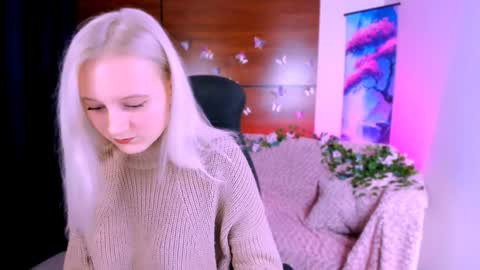 Snapshot of madam_ulis chatting on December 28, 10:47 am Ulis online show from December 28, 10:47 am