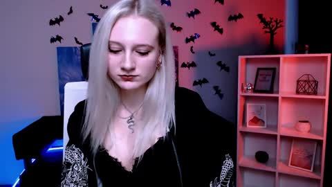 Snapshot of madam_ulis chatting on January 6, 10:46 am Ulis online show from January 6, 10:46 am