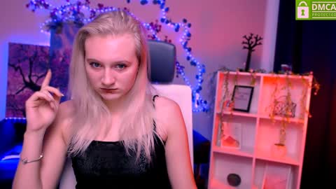 Snapshot of madam_ulis chatting on January 7, 10:43 am Ulis online show from January 7, 10:43 am