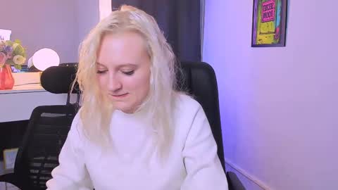 Snapshot of madam_ulis chatting on March 10, 11:32 am Ulis online show from March 10, 11:32 am