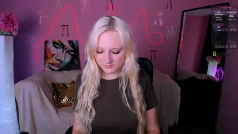 Snapshot of madam_ulis chatting on April 13, 10:21 am Ulis online show from April 13, 10:21 am