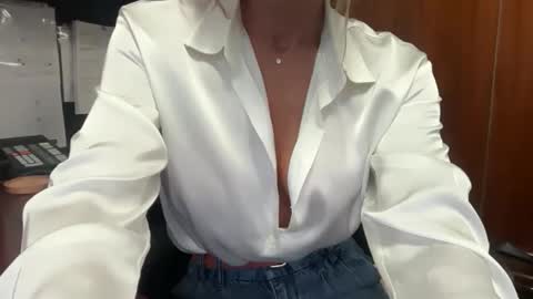 Snapshot of madame_andi chatting on May 14, 12:12 pm madame_andi online show from May 14, 12:12 pm