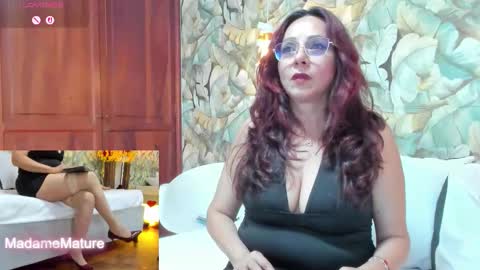 Snapshot of madame_angelic_1 chatting on November 25, 4:56 am Madam Angelic online show from November 25, 4:56 am