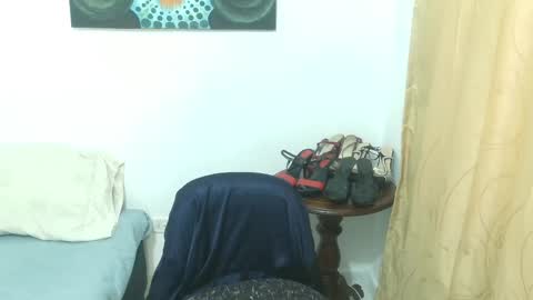 madame_desire_ online show from April 28, 1:16 pm