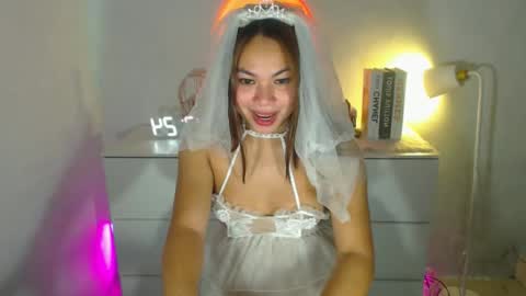 Snapshot of madame_ivy chatting on July 1, 5:31 am Ivy online show from July 1, 5:31 am
