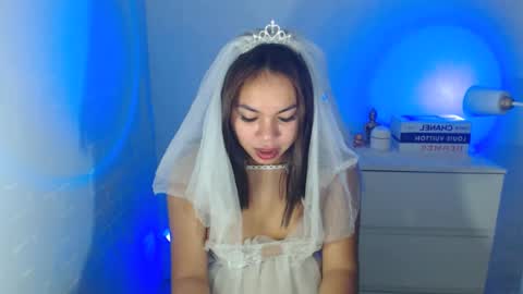 Snapshot of madame_ivy chatting on July 7, 6:47 am Ivy online show from July 7, 6:47 am