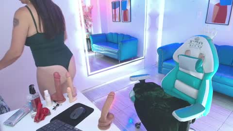 Madame Scarllet  online show from April 1, 1:41 pm