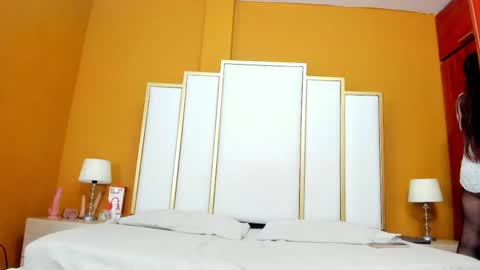 Snapshot of madameheels_ chatting on June 2, 12:29 pm Madame Carla online show from June 2, 12:29 pm