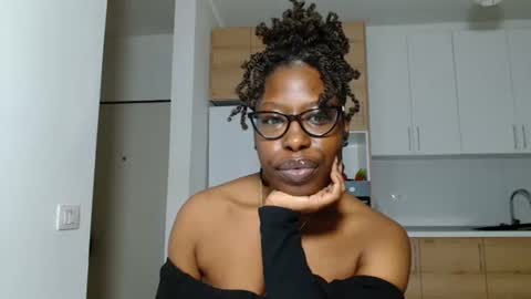 Snapshot of madamindigo chatting on January 9, 1:58 pm YourMadamIndigo online show from January 9, 1:58 pm