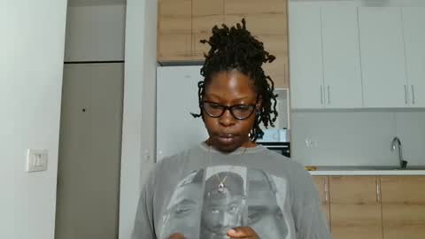 Snapshot of madamindigo chatting on January 14, 11:16 am YourMadamIndigo online show from January 14, 11:16 am