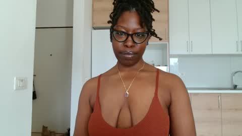 Snapshot of madamindigo chatting on January 16, 11:14 am YourMadamIndigo online show from January 16, 11:14 am