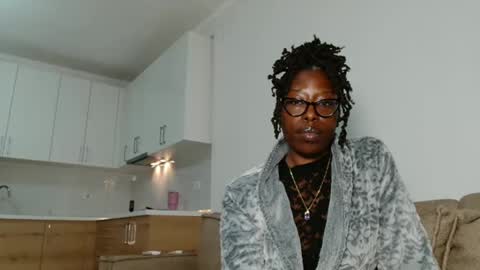 Snapshot of madamindigo chatting on February 6, 6:55 pm YourMadamIndigo online show from February 6, 6:55 pm