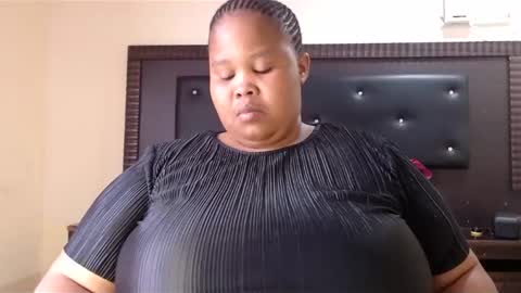 Snapshot of madamzee chatting on February 10, 6:42 am madamzee online show from February 10, 6:42 am