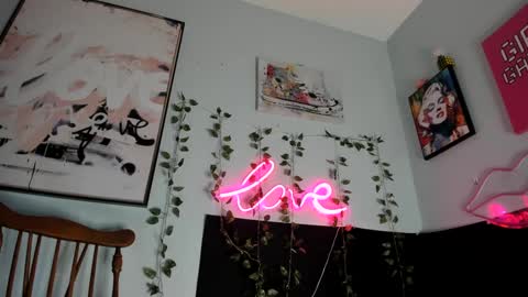 Snapshot of maddi_avalon chatting on February 13, 1:26 pm Maddi Avalon online show from February 13, 1:26 pm