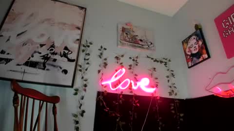 Snapshot of maddi_avalon chatting on February 24, 11:21 am Maddi Avalon online show from February 24, 11:21 am