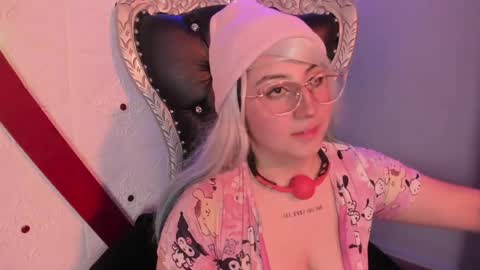 Snapshot of maddie_lesyouxxx chatting on June 1, 12:29 pm Madie online show from June 1, 12:29 pm