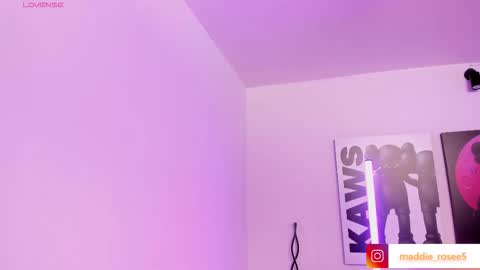 Maddierosee online show from March 12, 4:18 am