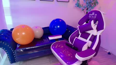 maddie_t18 online show from April 29, 5:30 pm