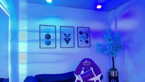 maddie_t18 online show from May 2, 12:10 pm