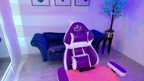 maddie_t18 online show from May 13, 11:29 am