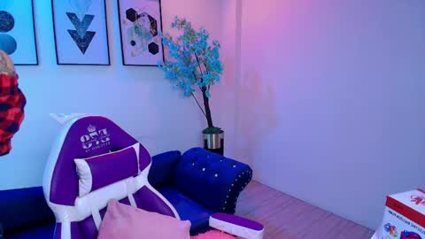 maddie_t18 online show from May 28, 11:29 am
