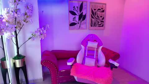 maddie_t18 online show from June 1, 11:45 am