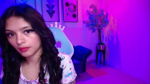maddie_t18 online show from June 8, 11:32 am