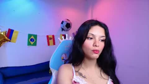maddie_t18 online show from June 22, 11:18 am