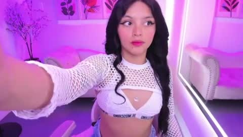 maddie_t18 online show from July 15, 11:37 am