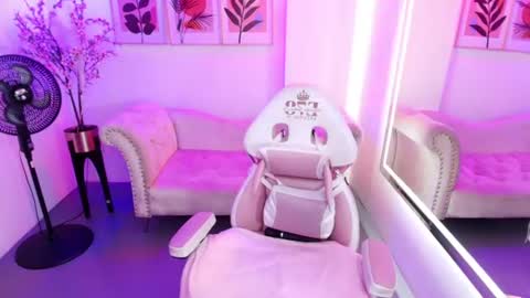 maddie_t18 online show from July 23, 11:30 am