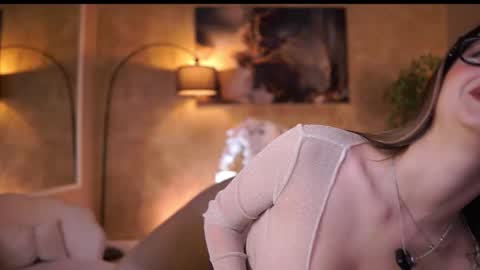 Snapshot of maddiebryggs chatting on December 14, 9:58 am Maddie online show from December 14, 9:58 am