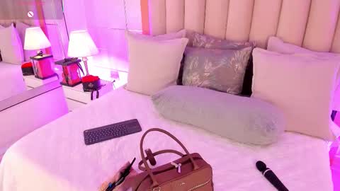    online show from February 5, 7:29 pm