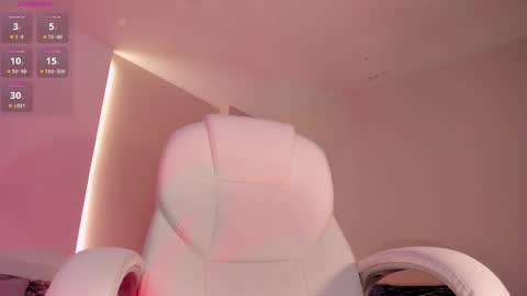 Snapshot of maddisonlowe chatting on February 16, 3:47 am Maddison online show from February 16, 3:47 am