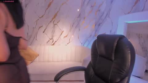 Snapshot of maddisonlowe chatting on October 15, 5:07 am Maddison online show from October 15, 5:07 am