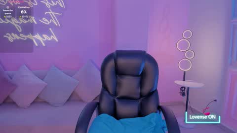 Snapshot of maddisonlowe chatting on November 27, 5:20 am Maddison online show from November 27, 5:20 am