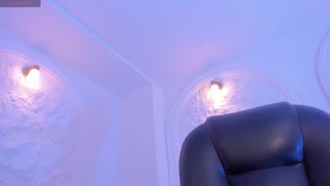 Snapshot of maddisonlowe chatting on December 5, 4:21 am Maddison online show from December 5, 4:21 am