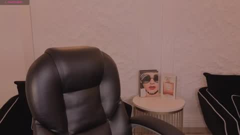 Snapshot of maddisontaylor chatting on May 6, 7:19 pm Maddison online show from May 6, 7:19 pm
