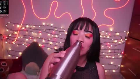 Snapshot of maddisrock chatting on December 2, 4:40 am madis online show from December 2, 4:40 am