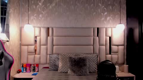 Snapshot of maddox_santana chatting on December 17, 6:24 am Maddox Santana online show from December 17, 6:24 am