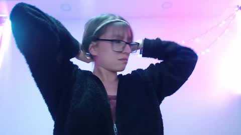 Maddy UwU online show from December 16, 8:58 pm