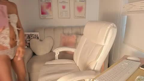 Snapshot of maddy_bronw chatting on May 22, 9:42 pm Maddy online show from May 22, 9:42 pm