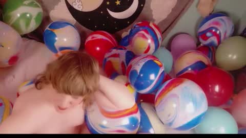 Snapshot of maddy_cat chatting on December 16, 2:11 pm Maddy Cat online show from December 16, 2:11 pm