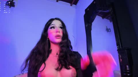 Snapshot of maddy_rios chatting on January 11, 6:35 am maddy_rios online show from January 11, 6:35 am