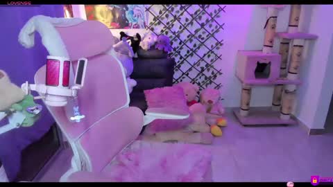 Snapshot of maddyfoox chatting on May 17, 11:45 pm Maddy Foox online show from May 17, 11:45 pm