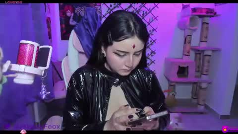 Snapshot of maddyfoox chatting on June 27, 11:43 pm Maddy Foox online show from June 27, 11:43 pm