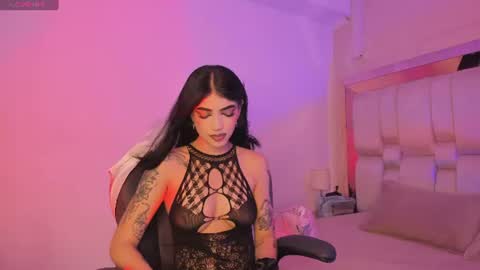 Snapshot of maddyperez8 chatting on July 7, 1:04 pm BELLA online show from July 7, 1:04 pm