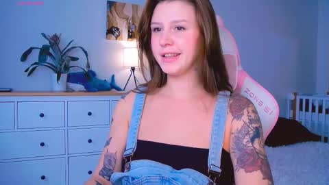 Snapshot of made_by_heaven chatting on September 18, 1:02 pm Rada online show from September 18, 1:02 pm