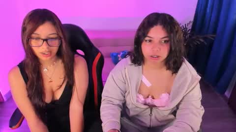 Snapshot of madelaine_taylor chatting on November 15, 4:25 pm madelaine_taylor online show from November 15, 4:25 pm